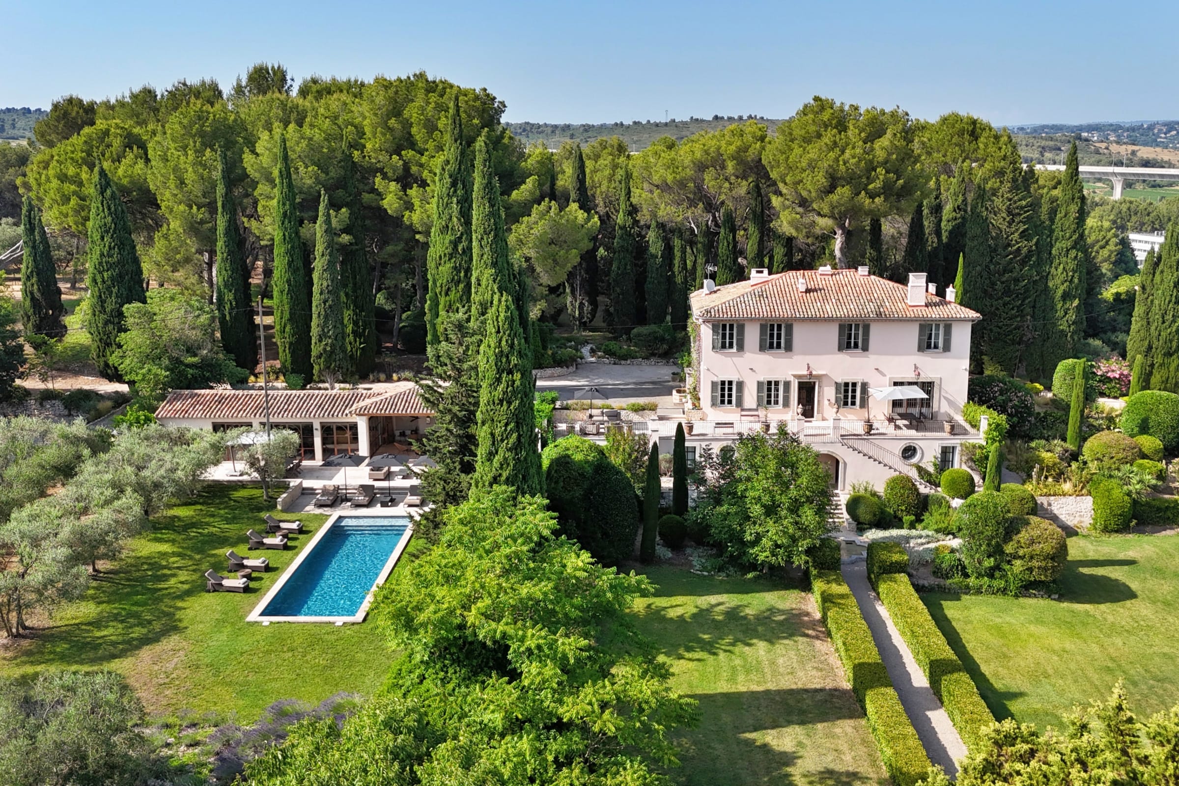 Bastide de la Comtesse - Luxury Villa in Provence