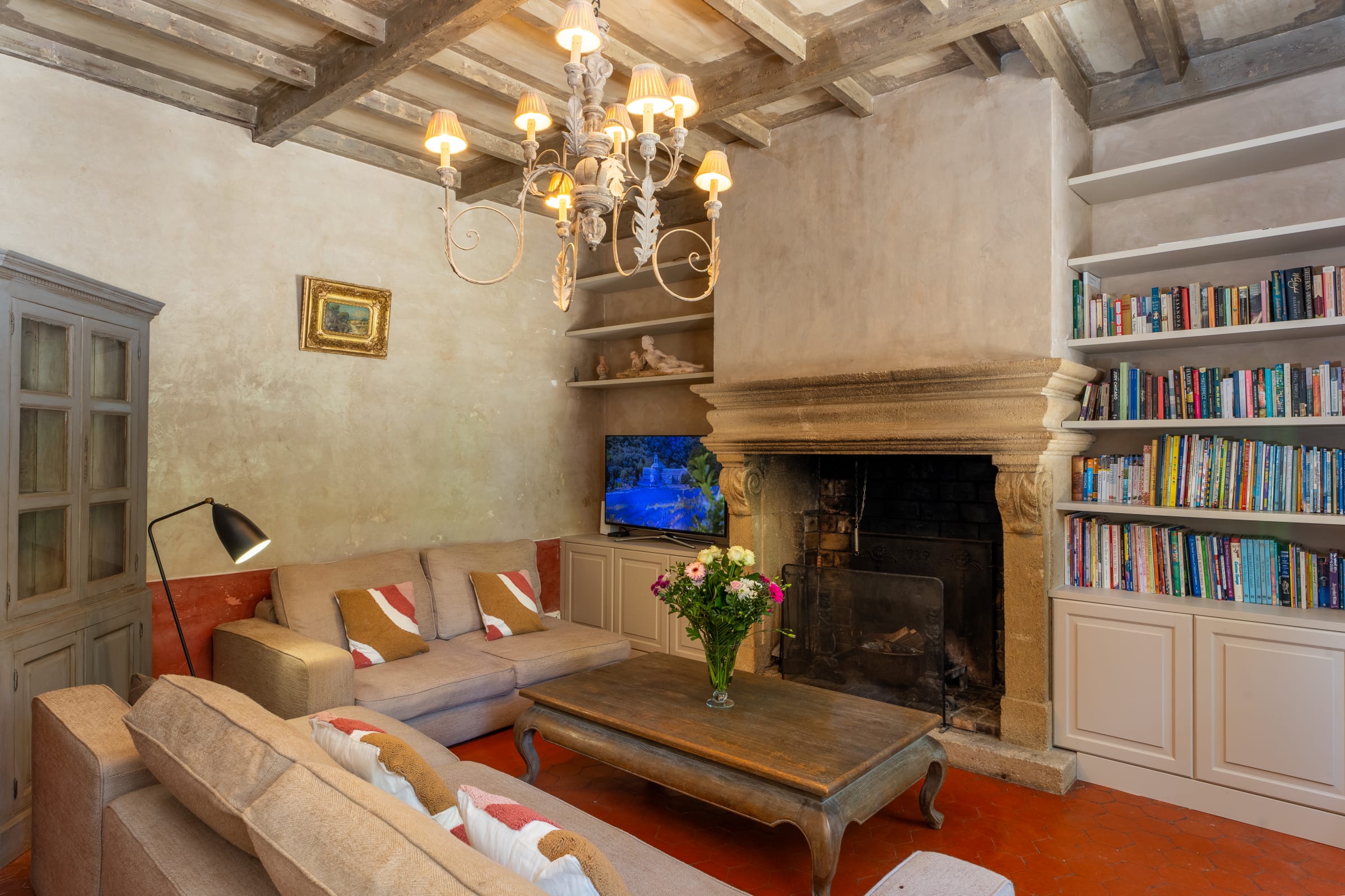 TV and Fire Room 2